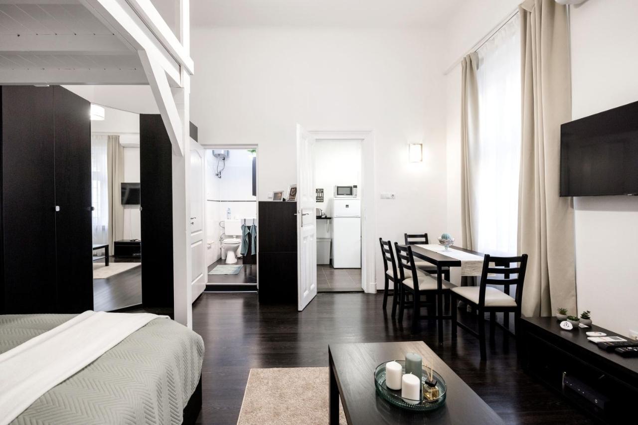 Charming Downtown Hideaway Steps From New York Cafe! Apartment Budapest Exterior photo