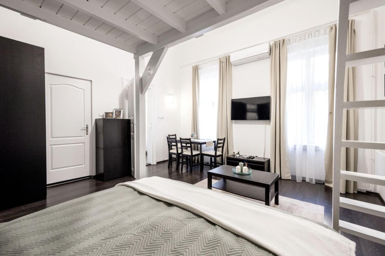 Charming Downtown Hideaway Steps From New York Cafe! Apartment Budapest Exterior photo